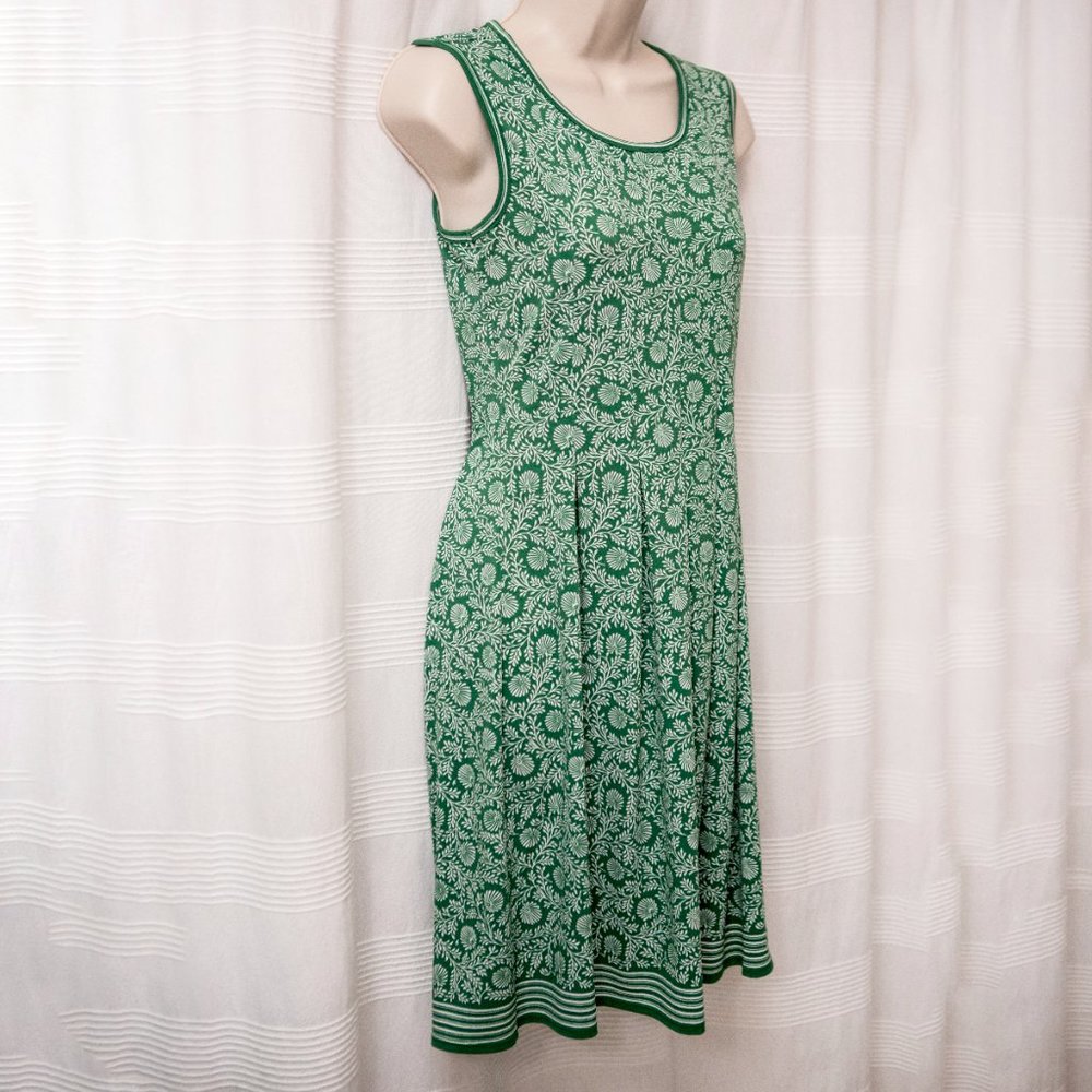 Max Studio Kelly Green & White Patterned Pleated Dress with Keyhole Back